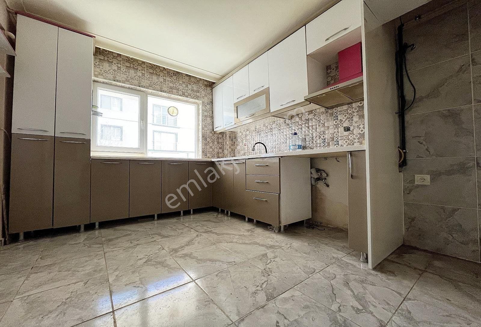 Üç Cepheli Teras Balkonlu Ara Katta Yapılı Masrafsız 4+1/135m²
