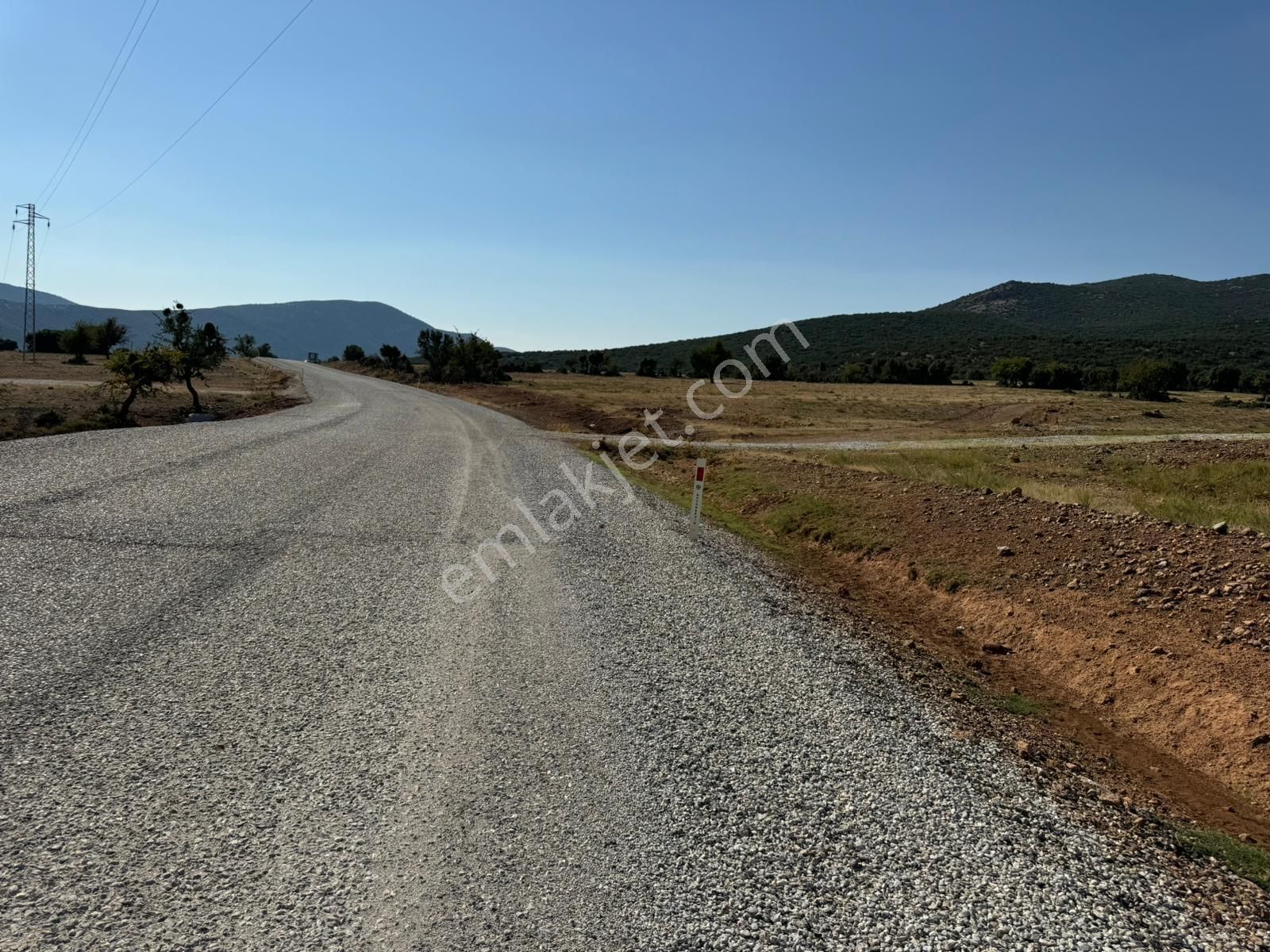 Denizli Tavas Kızılcada Satılık 10.500 M2 Yola Sıfır Tarla