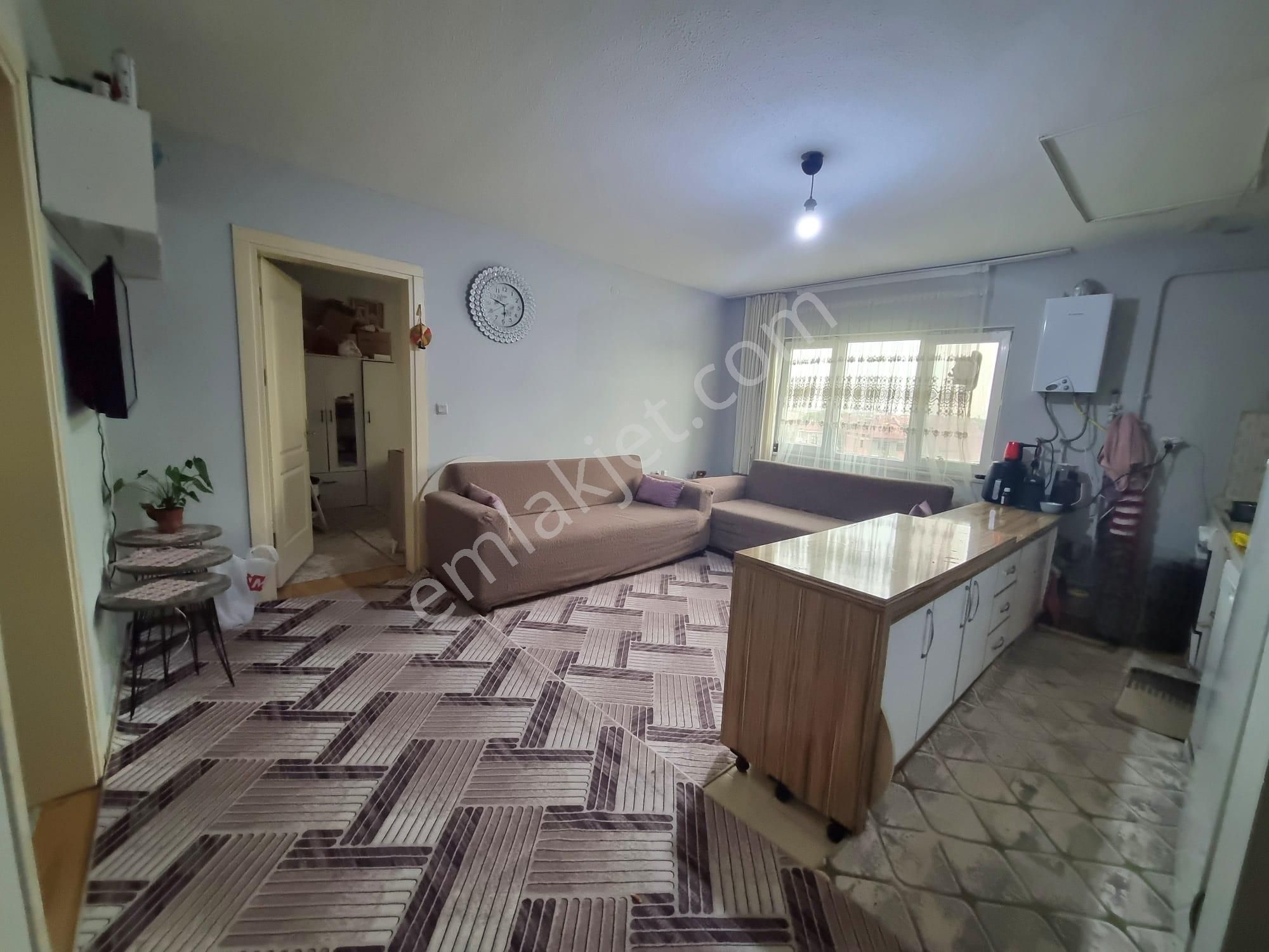 Afyon Işılay Emlak'tan Sahipata Yeşilyurt Toki 2+1 Satılık Daire
