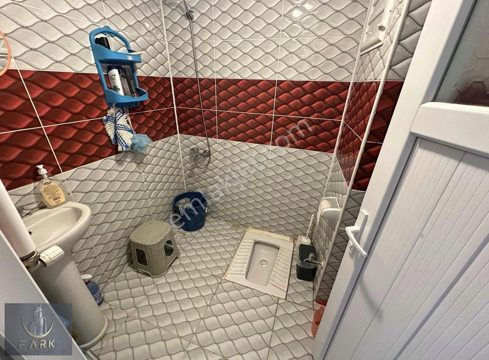 Bahçelievlerde Satılık 1+1 Yüksek Giriş Kiracılı Daire