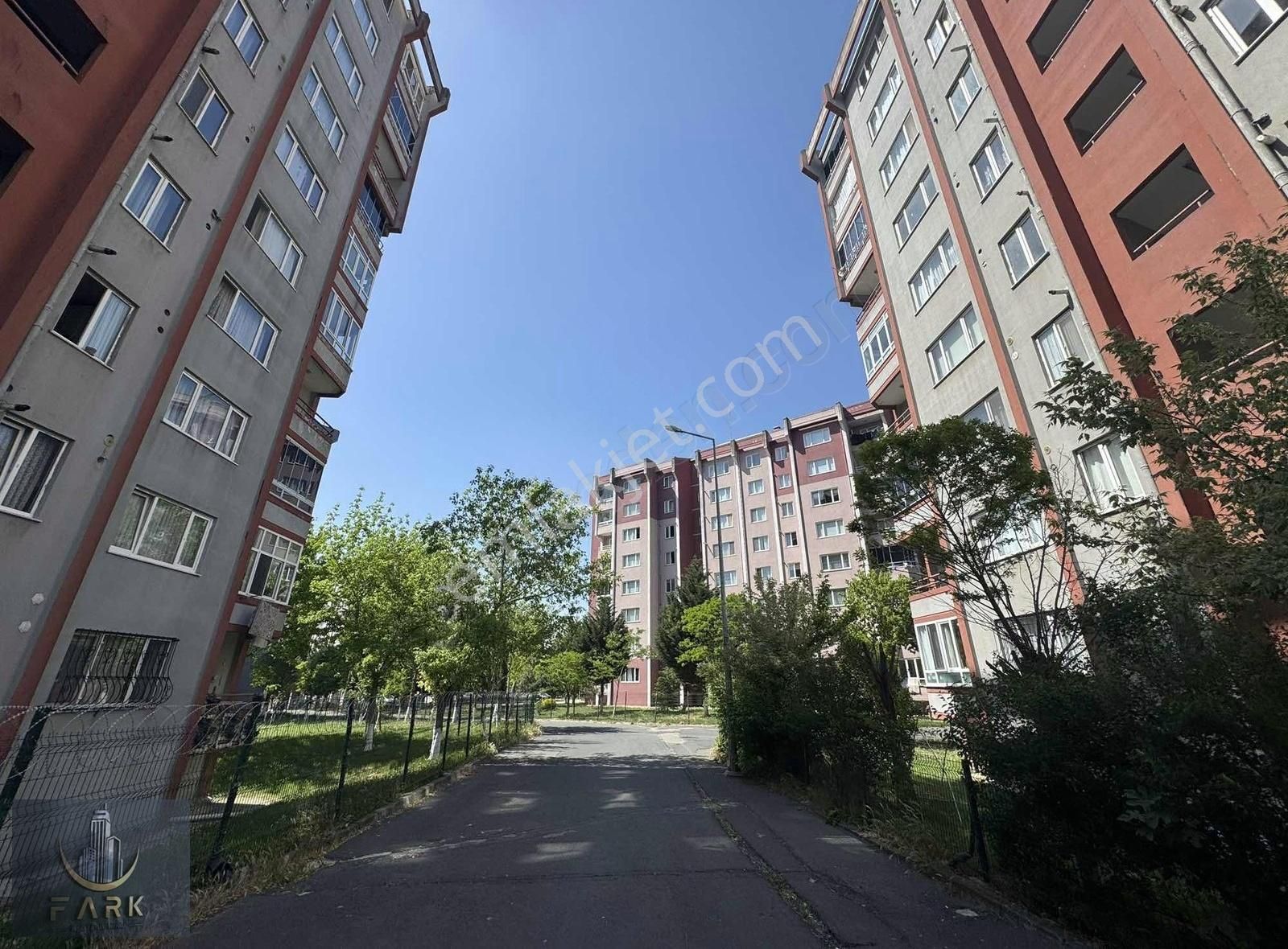 Yıldızkent Siteler De Eşyalı Satılık Ara Kat 2+1 Daire