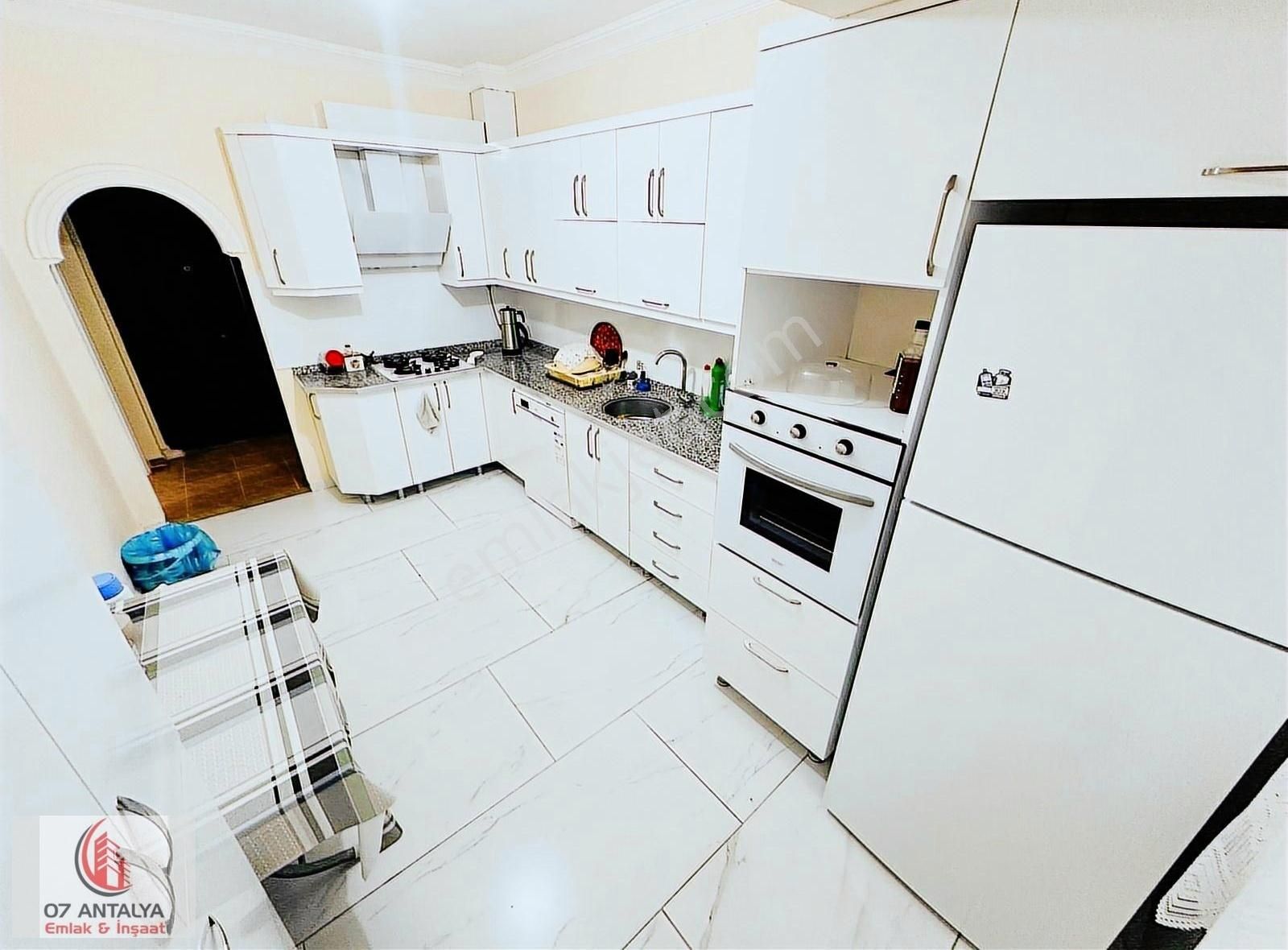 Konukseverde - İçi Yapılı Masrafsız - Y.giriş 2+1 95 M2