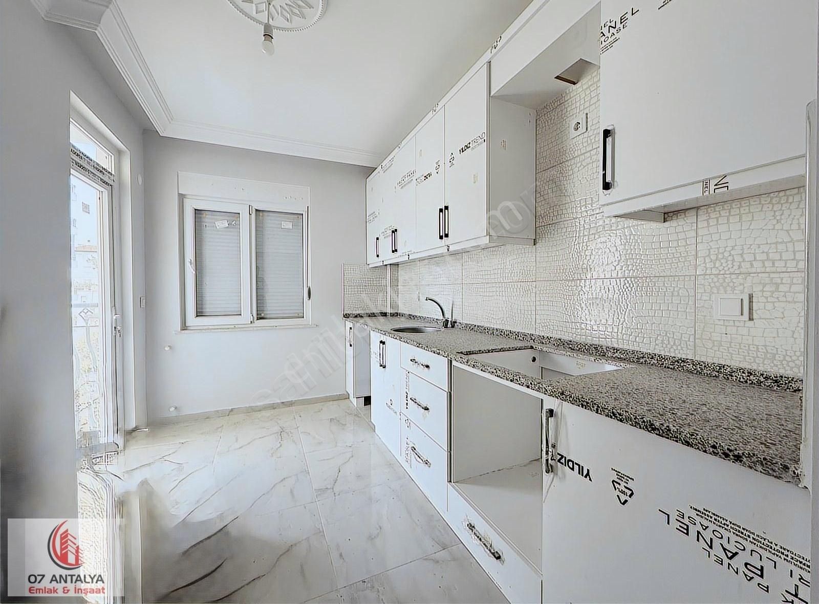 Ayanoğlunda Arakatta Sıfır Tranvay Dibi 2+1 105m2
