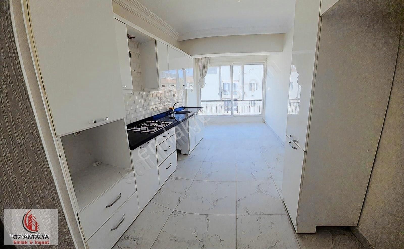 Konukseverde - Ana Cadde Dibi Dubleks - 3.kat 4+1 220 M2