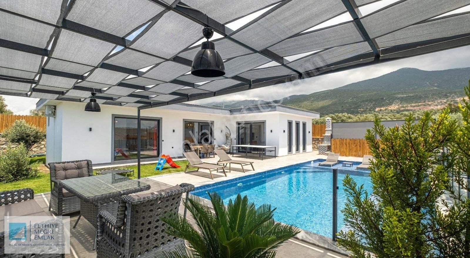 Kaş'ta Kiralık 2+1 120m2 Full Eşyalı Havuzlu Bahçeli Villa