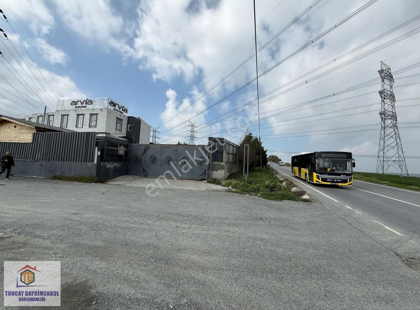 Hadmköy"de 600 M2 Müstakil Giriş Tır Yanaşır Depo İmalat Atölye
