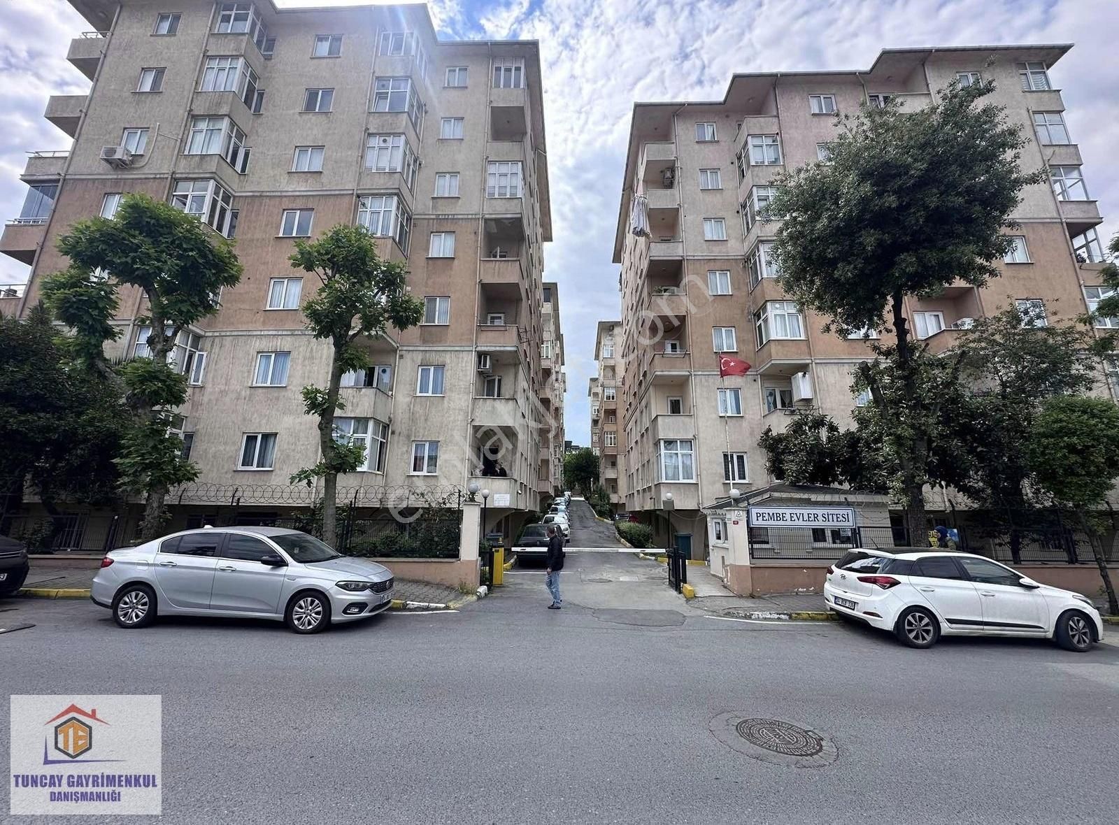 Halkalı Pembeevler Sitesinde 3+1 120 M2 Yapılı Satılık Daire