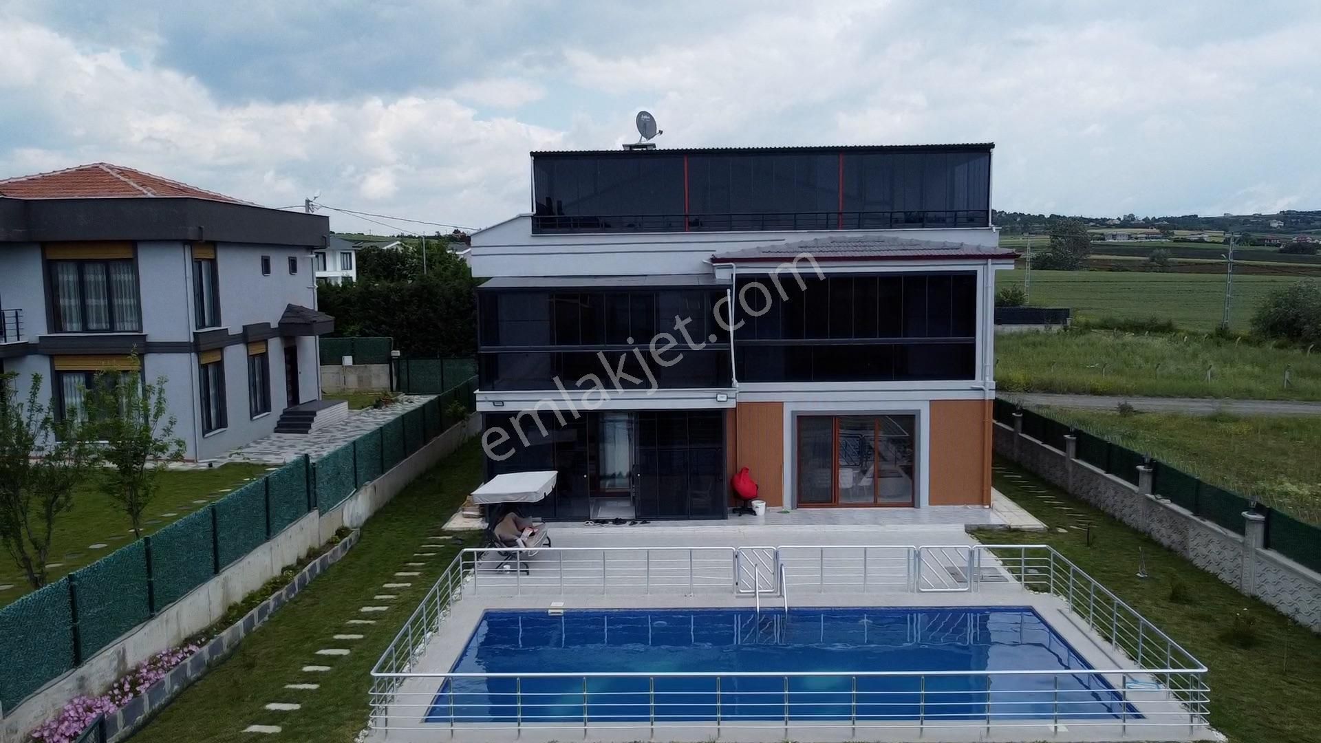 Wisrem Den Kavaklı Da Geniş Bahçeli Havuzlu 6+1 Uygun Lüks Villa