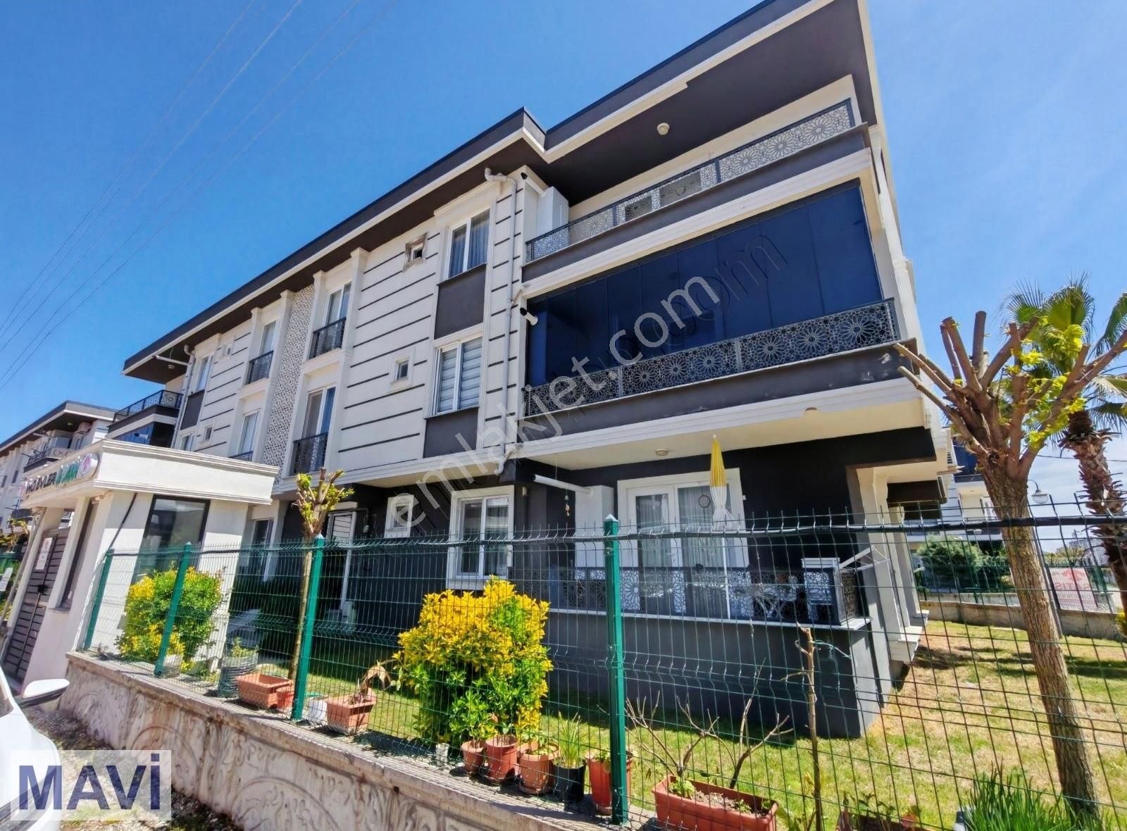Havuz Cephe, Arakat, Eşyalı, Kombi Petekli 2+1 Daire