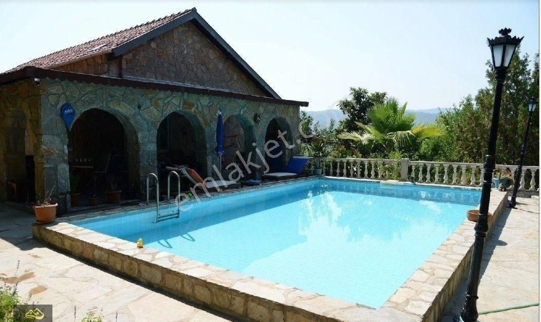 Lider'den Muğla Ula Ataköy'de Satılık 1.400m2 İçinde Havuzlu Taş Villa
