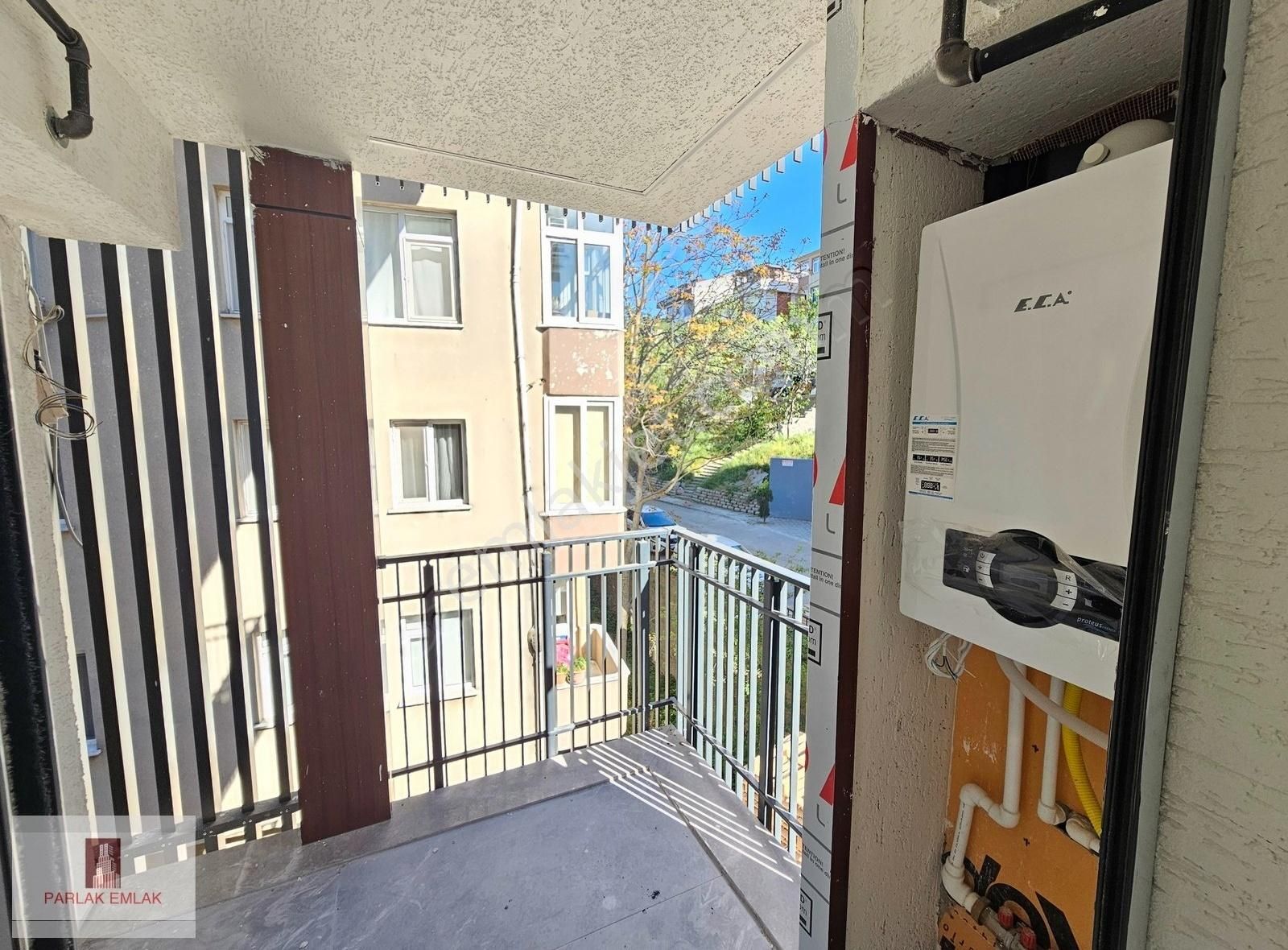 Parlak ' Tan İcadiye ' De 2+1 Sıfır Binada Kapalı Otoparklı