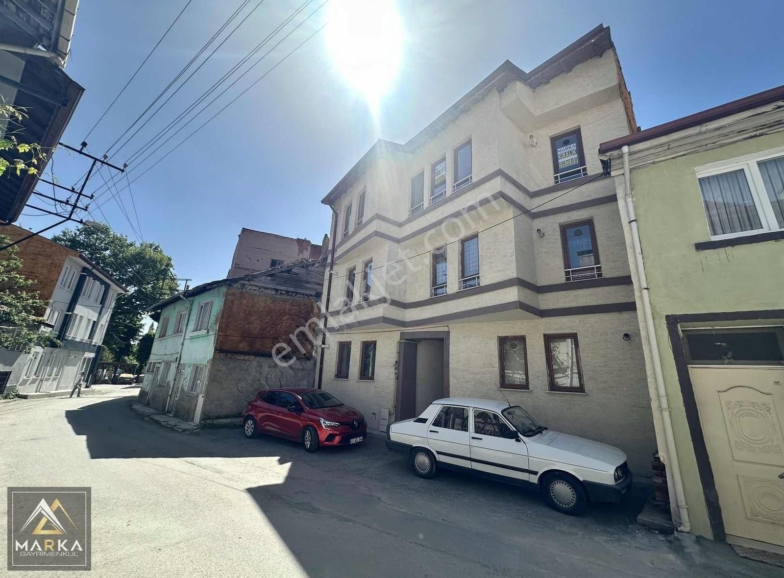 Marka'dan Merkez Yeşil Camii Üstünde Mutfak Ayrı 1+1 Daire