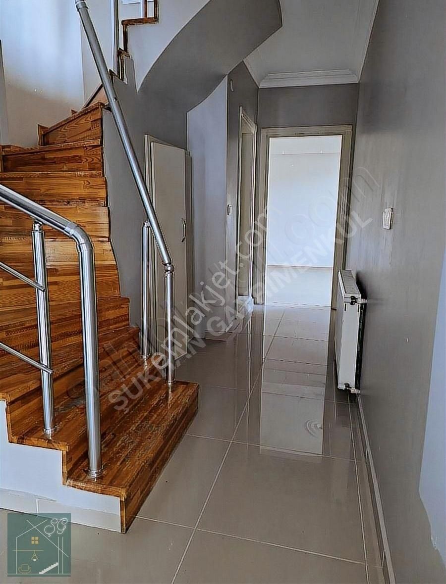 Serdivan Avmnin Yanında Kiralık Çatı Dubleks Ektra Büyük Depolu