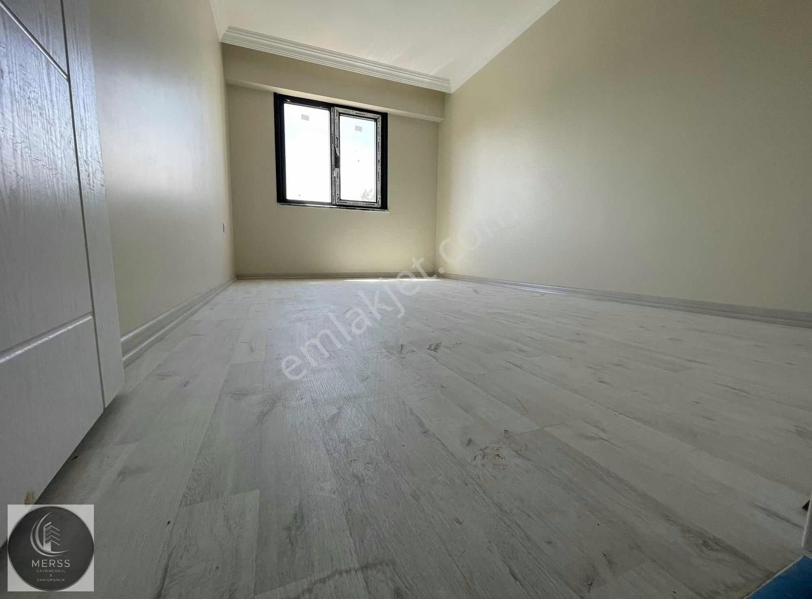 Sultanbeyli Mimar Sinanda 2+1 Daire Kapalı Otoparkı Mevcuttur.