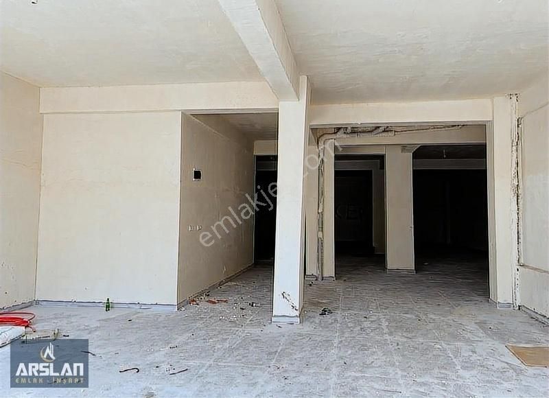 İnegöl Alanyurt Cumhuriyet Mah'de, 200m2, Kiralık Büyük İş Yeri