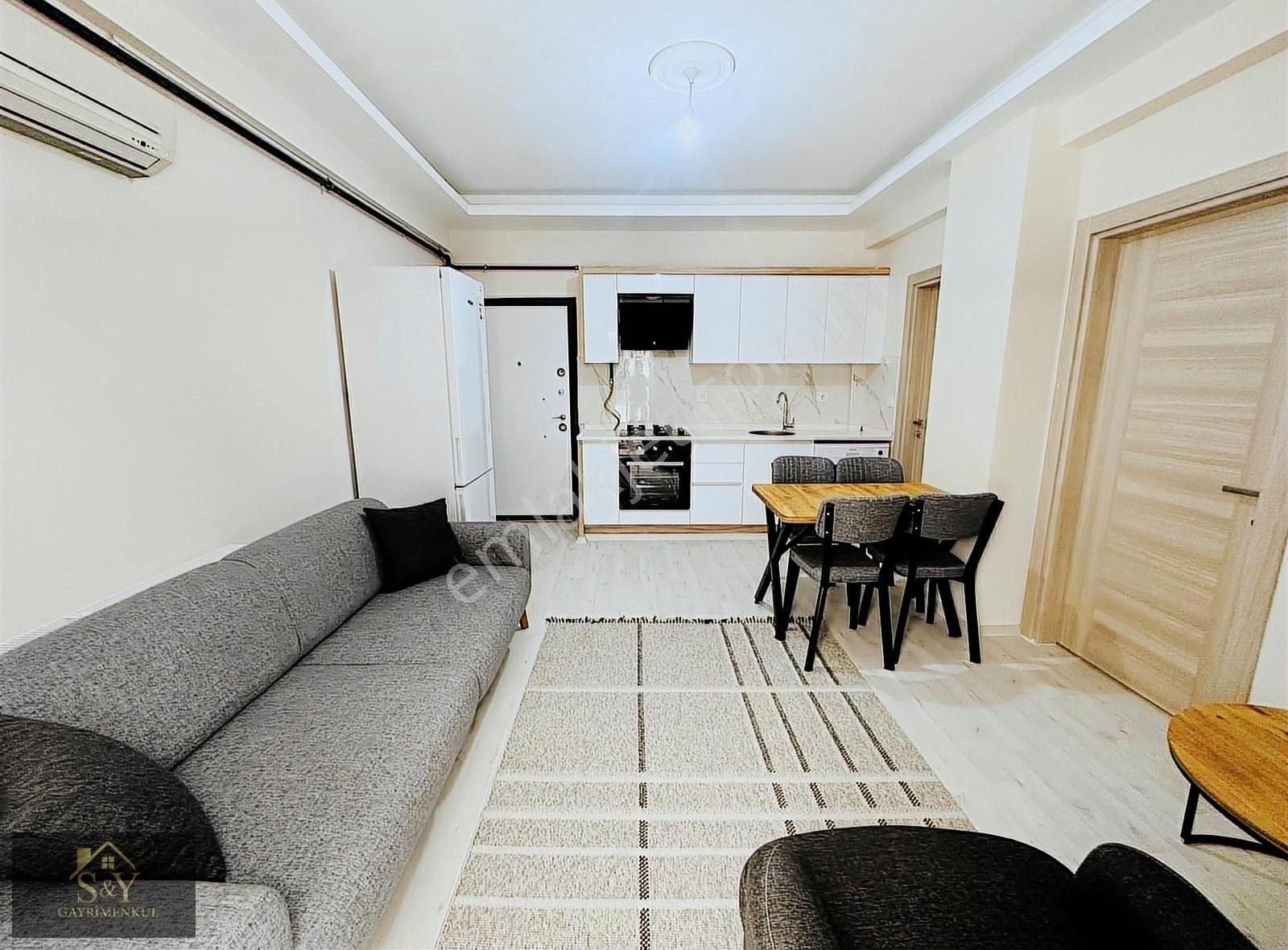 Menemen Seyrekte Satılık 1+1 Eşyalı Kombi Klima Ankastre Mevcut