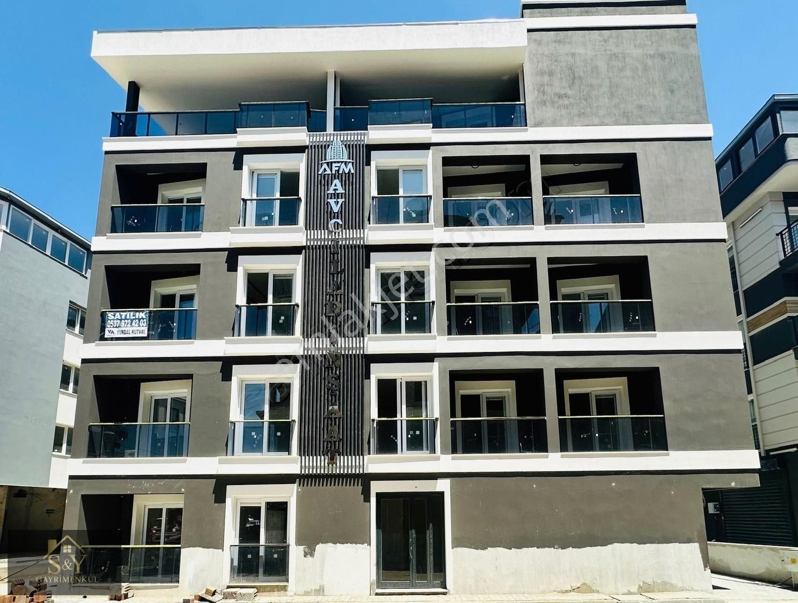 Menemen Seyrekte Satılık 1+1 Sıfır Geniş Daire