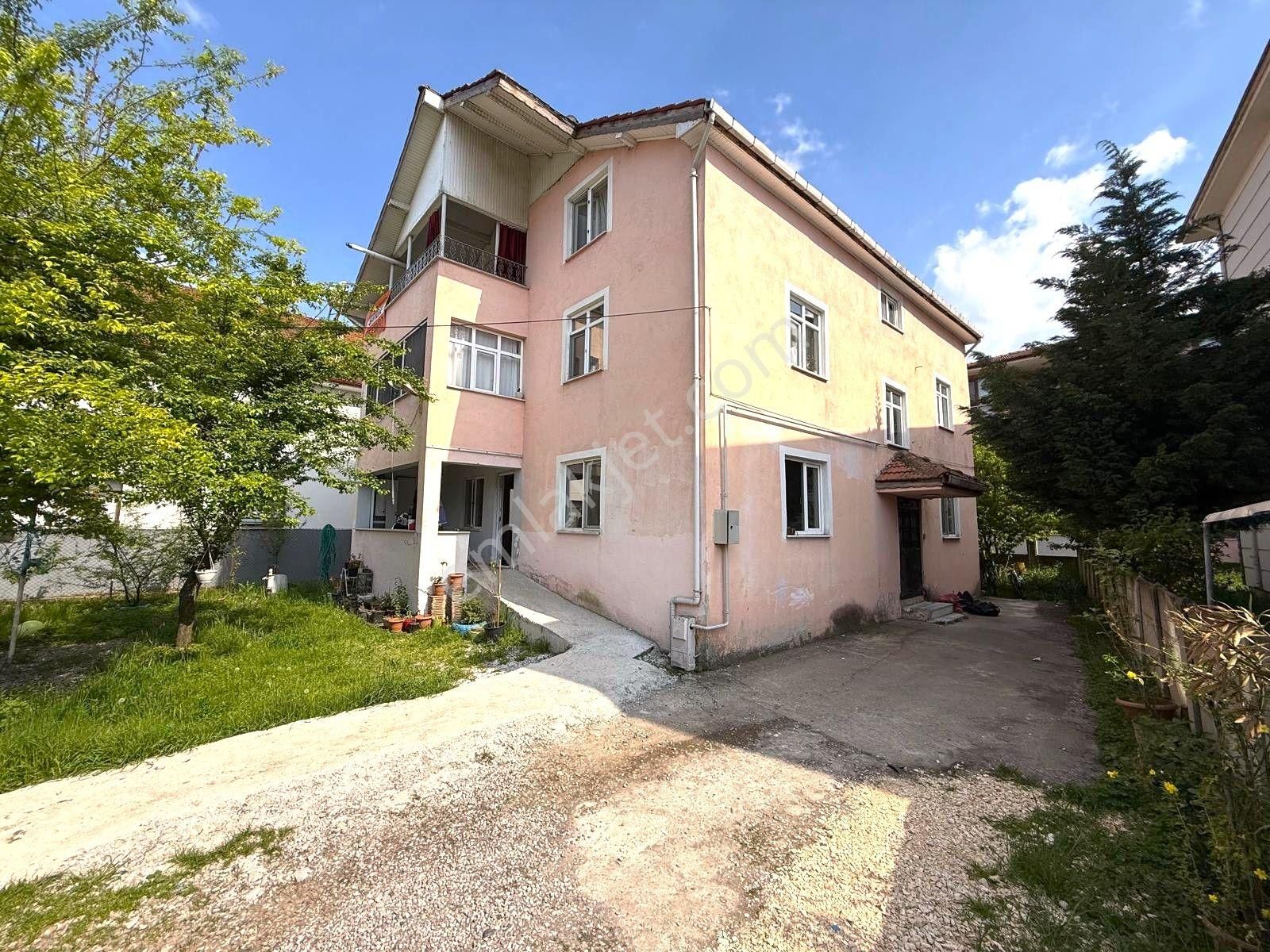 Darıcı Mah.de Müstakil Bahçeli 440 M2 3 Katlı Satılık Bina
