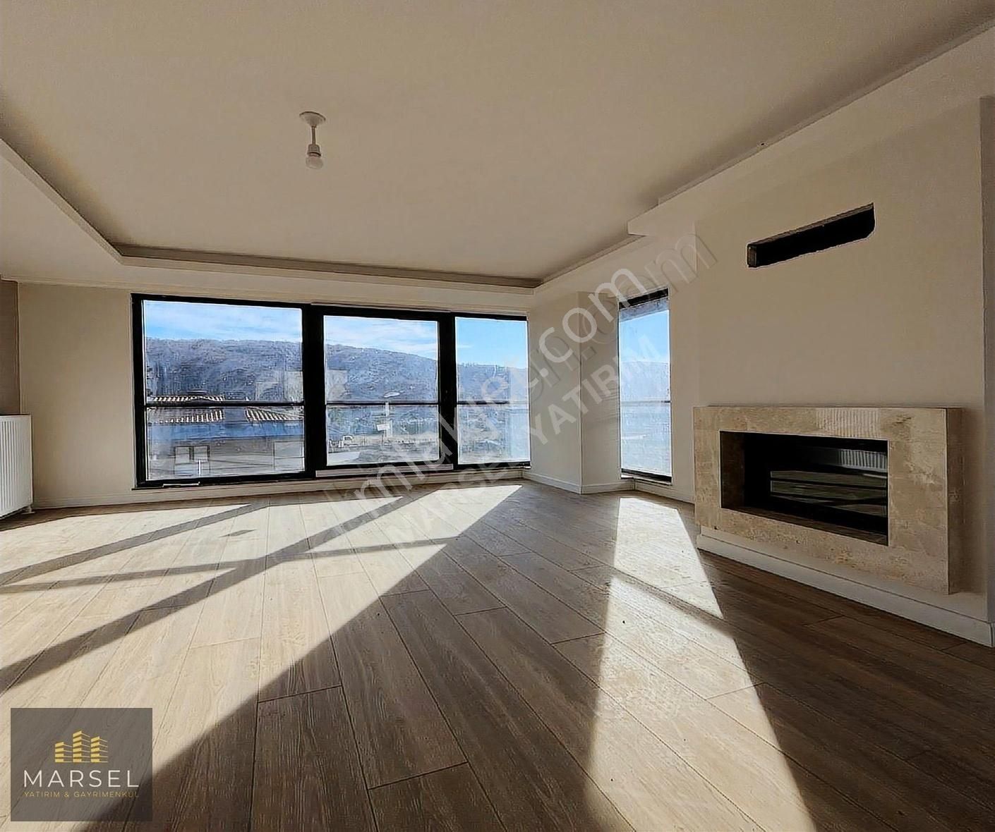 Yeşilvadi Huzzak Sitesin'de Doğa İle İç İçe Müstakil Tripleks - Görsel 2