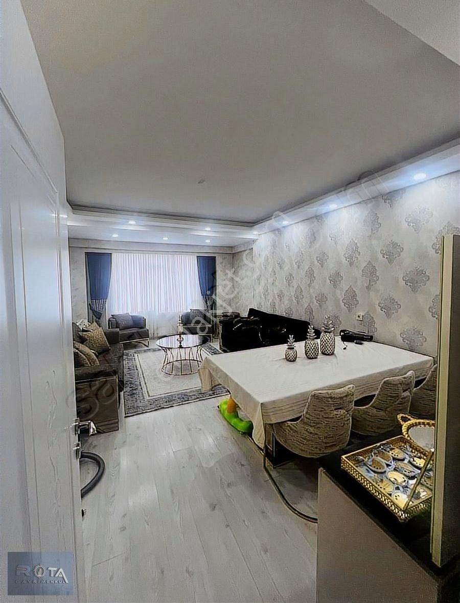 Rota Emlak'tan Seyrantepe'de Merkezi Konumda Acil Satılık 2+1