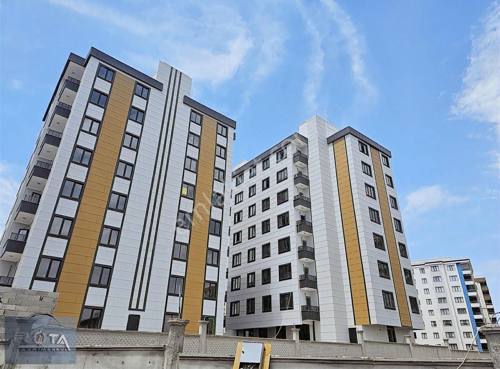 Rota Emlak'tan 2 Bloklu Sitede 1+1 Fiyat Uygun