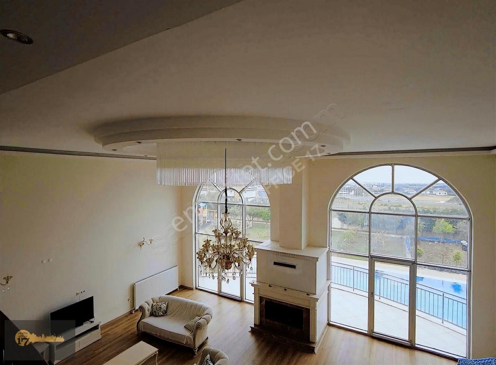 Silivri Selimpaşa Satılık 2810m2 İçinde 1400m2 Kapalı Alan 24+2