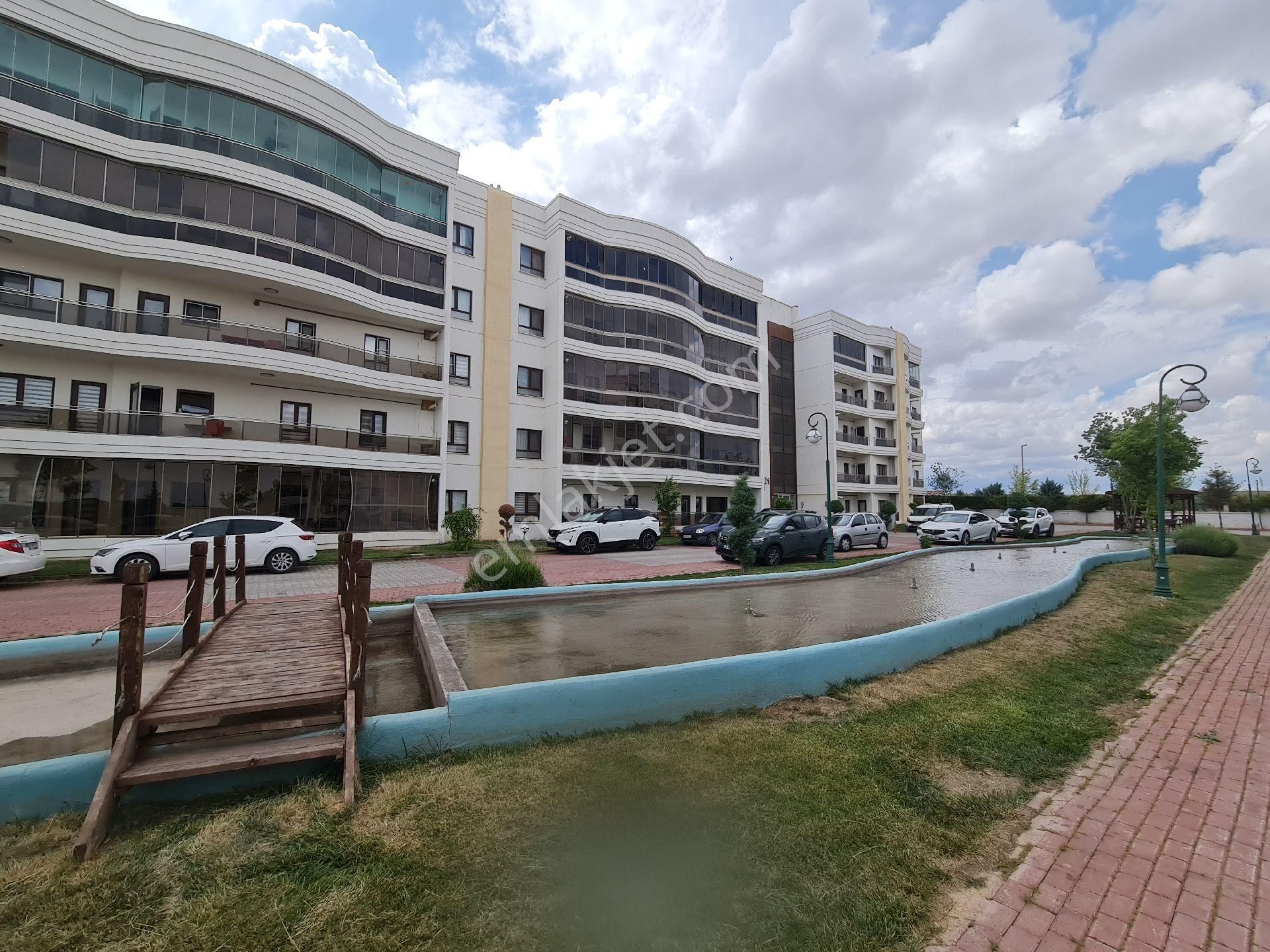 Uğur Emlak'tan Prestij Park Konutlarında 2+1 Eşyalı Kiralık Daire