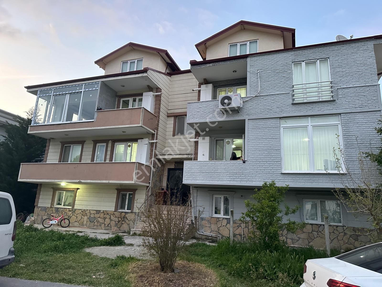 Serdivan Yazlık Mah. 3+1 Ara Kat Mutfak Ayrı, Açık Crphe Satılık Daire