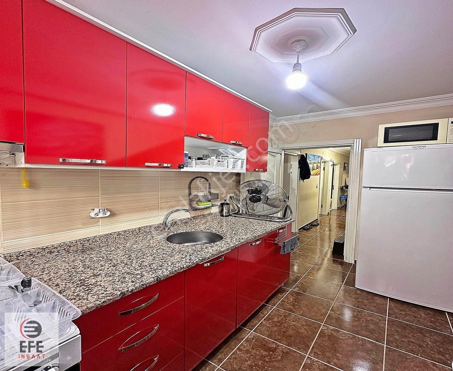 Metrobüse 7 Dk - Cadde Dibi-aile Apartmanında Satılık 2+1 Daire