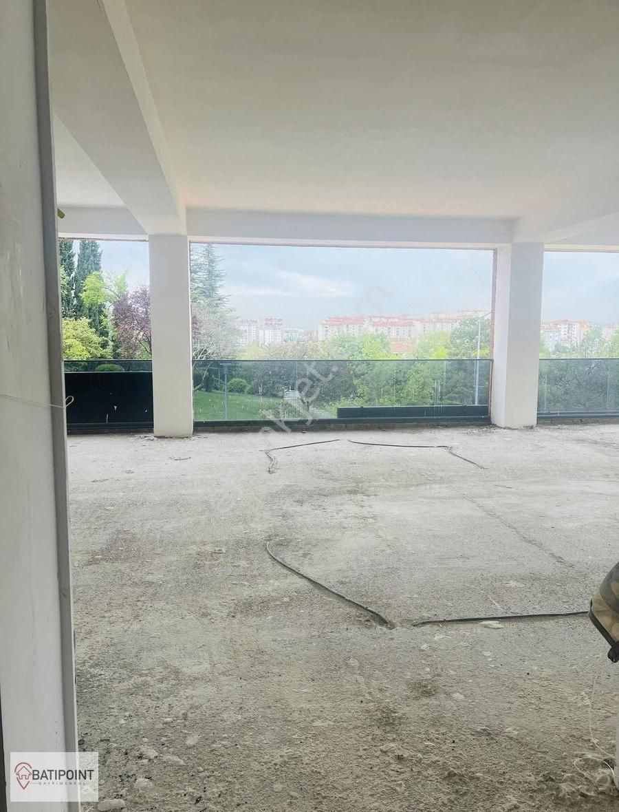 Batıpot İş Merkezinde Satılık Kupon Dükkan