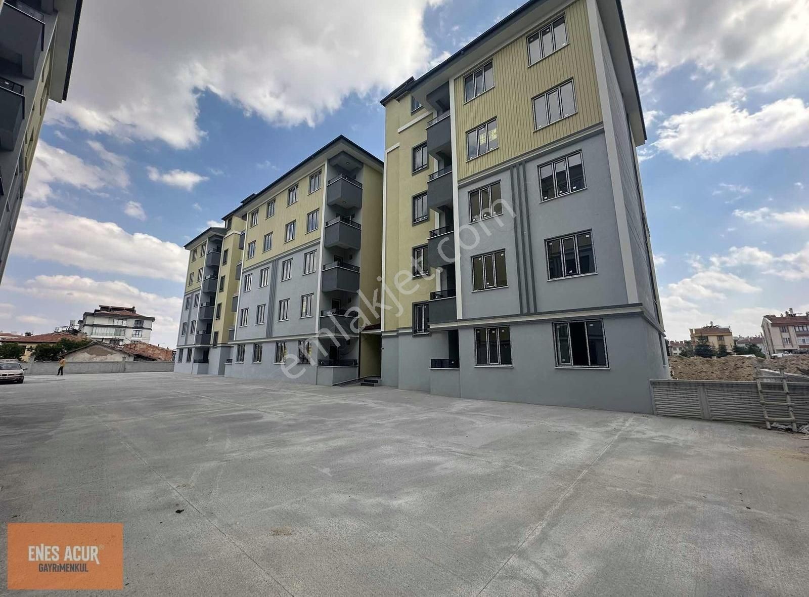 Enes Acur' Dan Akşemseddin Mah 3+1 Site İçi Giriş Kat Daire