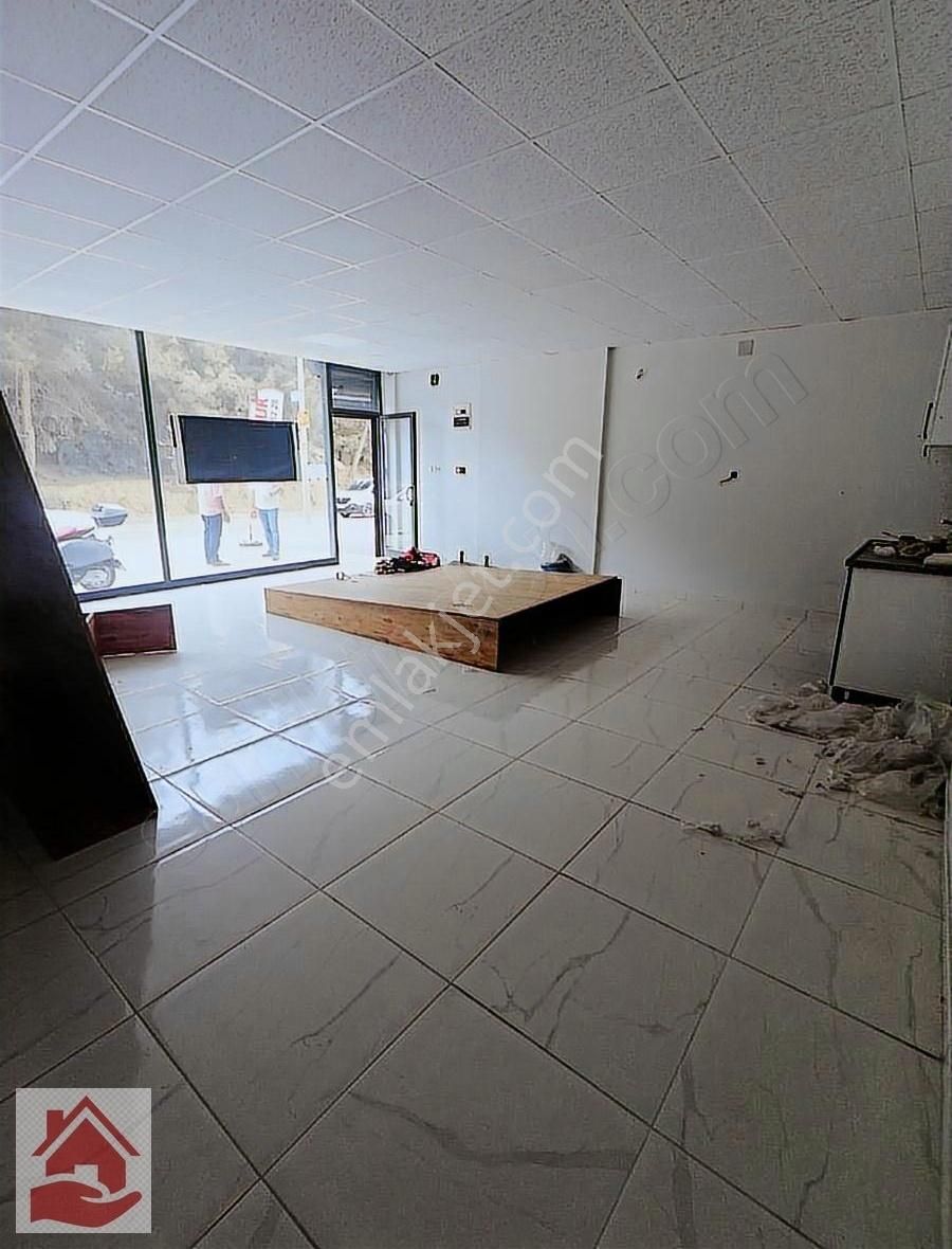 Gültepede** Bulvar Üzeri **50 M2** Kiralık Dükkan
