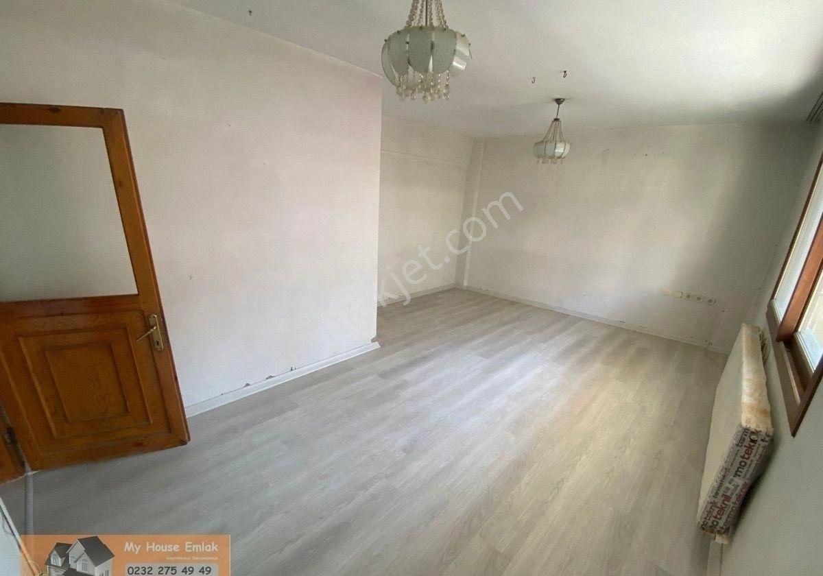 Buca Çamlık Mahallesi 2+1 Kapalı Mutfak Doğalgazlı Kiralık Daire