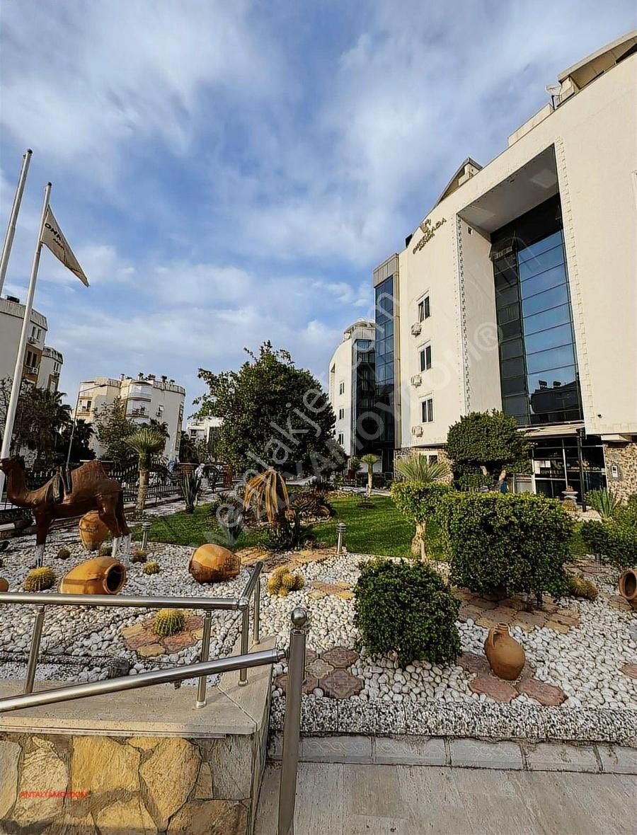 Antalya Konyaaltı Liman Mahallesinde Lüks Site İçi 2+1