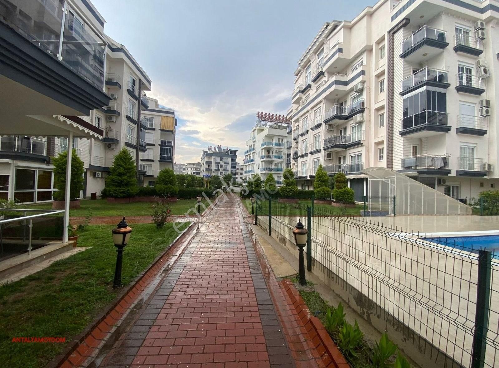Konyaaltı Hurmada Lüx Sitede Satılık 2+1