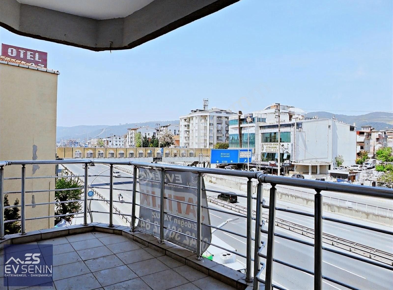 Körfez Barbaros Mah'de Ana Cadde Üzeri 3+1 Satılık Ara Kat Daire