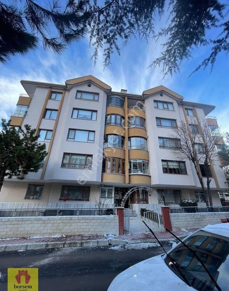 Çankaya Öveçlerde 3+1 Asansörlü Otoparklı Binada Satılık Daire