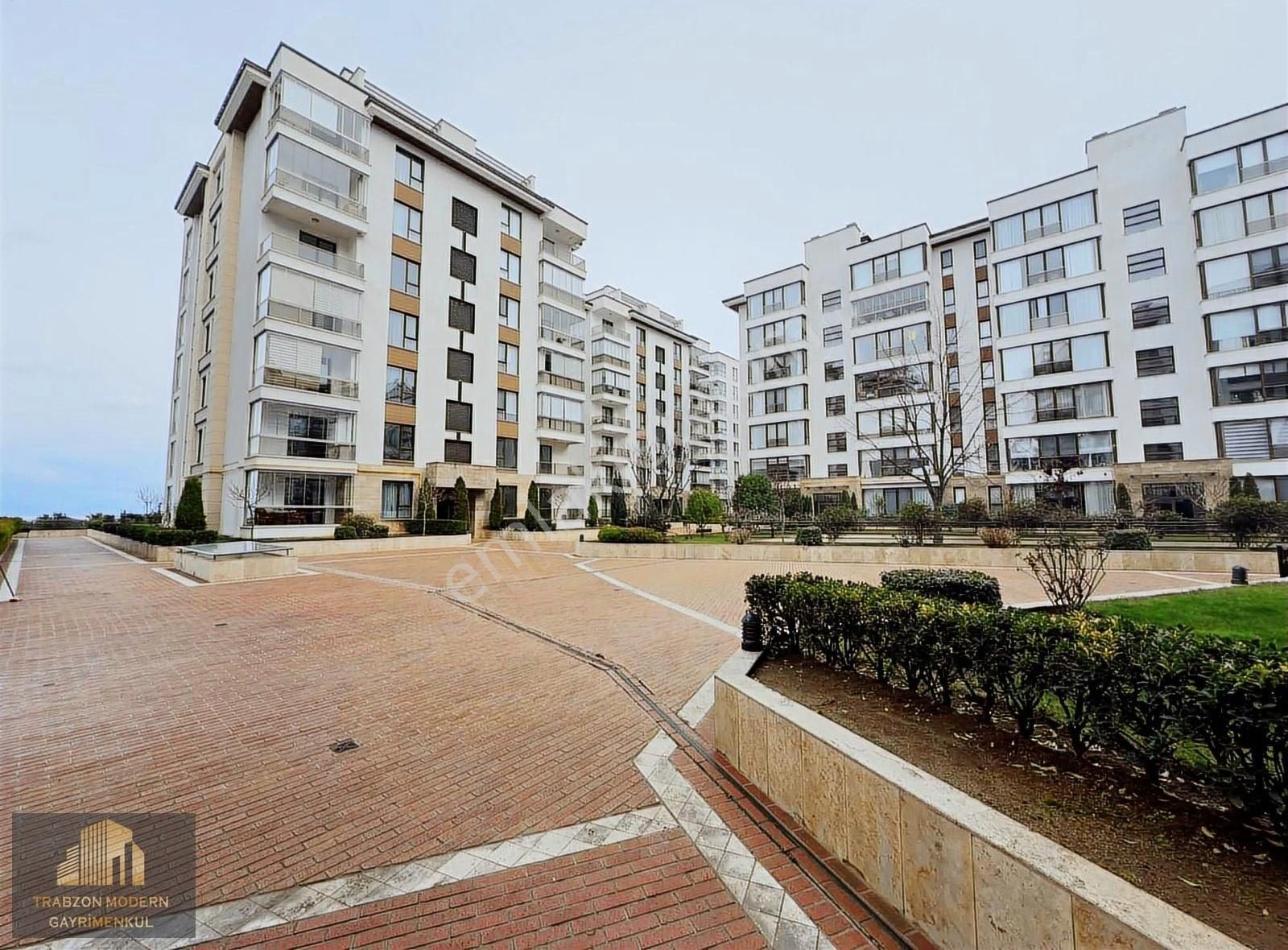 Trabzon Yakamoz Sitesinde Satılık 1+1 Deniz Manzaralı Lüks Daire