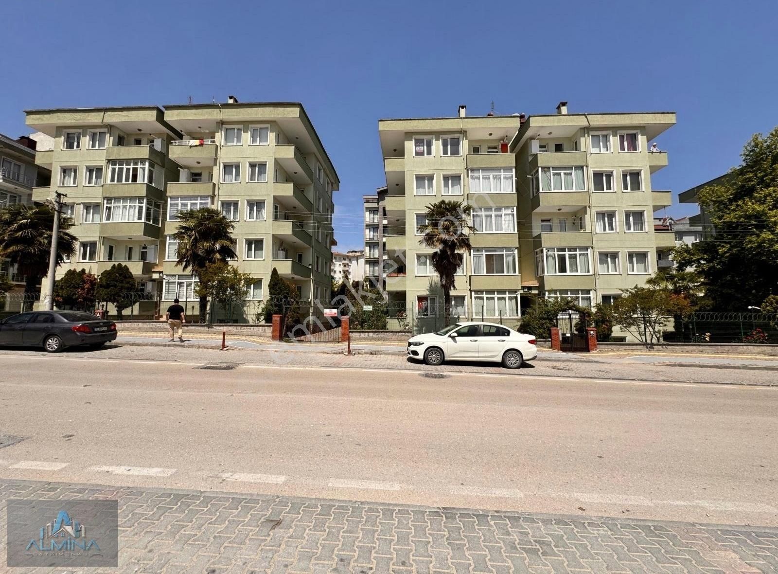 Almina'dan Trio Yakını Aile Sitesinde Ferah 3+1 Kiralık
