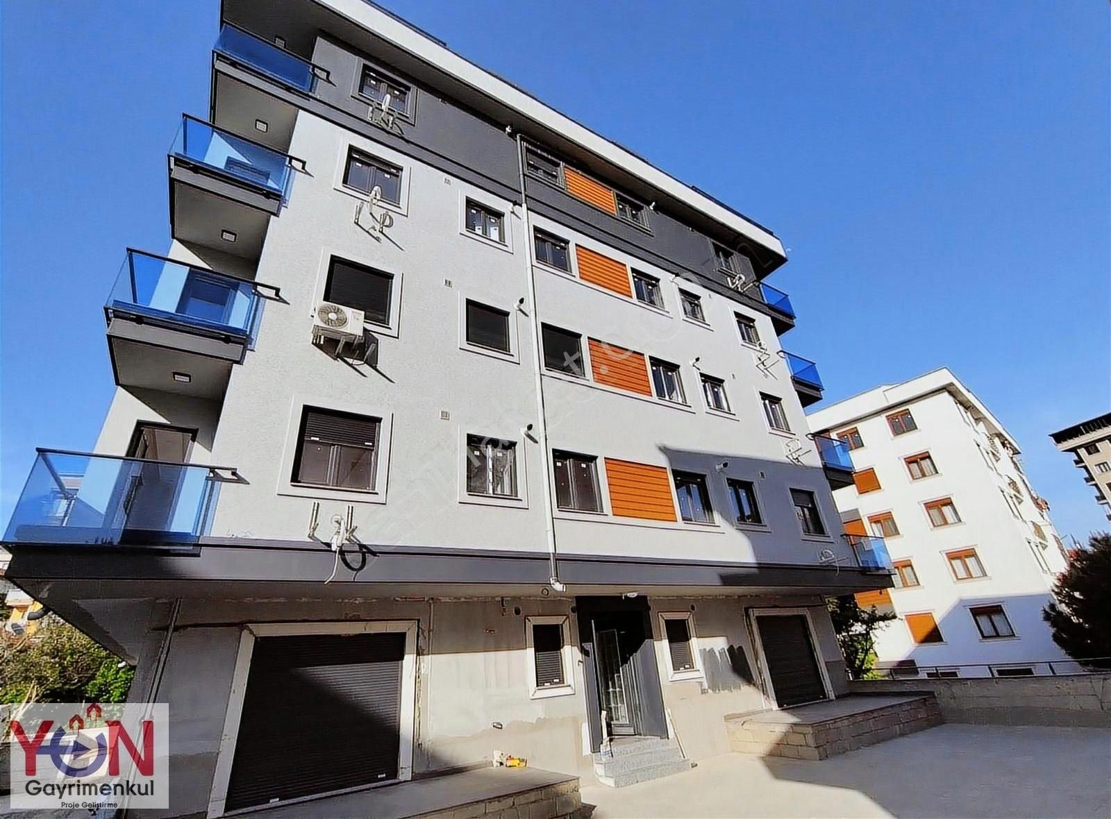Bağlarbaşı Köşe Binada Sıfır 1+1 Satılık Bahçe Kullanımlı