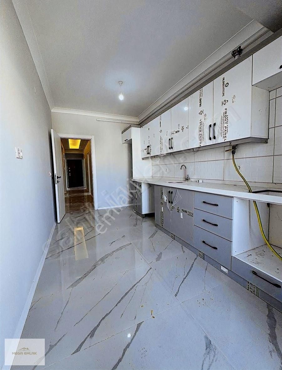 Mega Emlak Çarşıya Yakın Satılık Kapalı Mutfak 2+1 Sıfır Daire