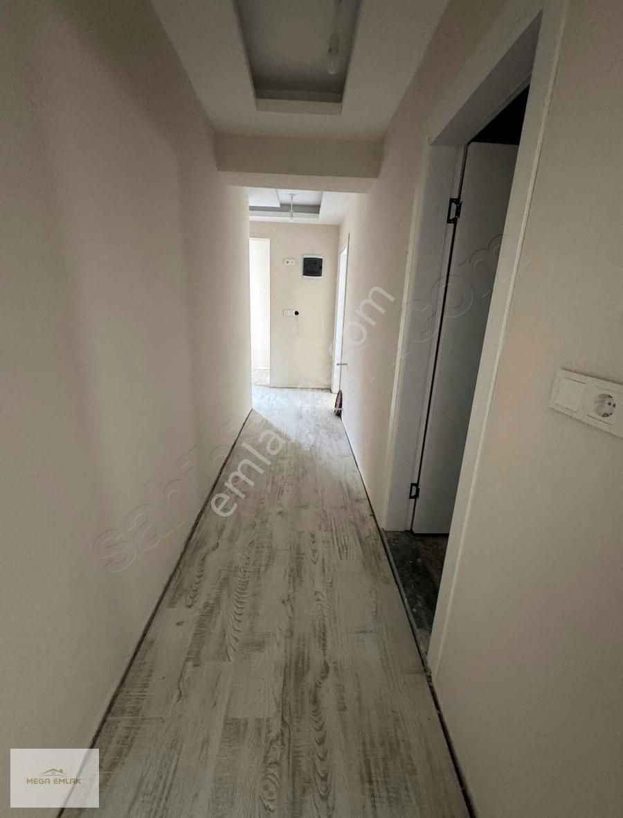 Mega Emlaktan Geniş Kapalı Mutfak Satılık 2+1 Daire
