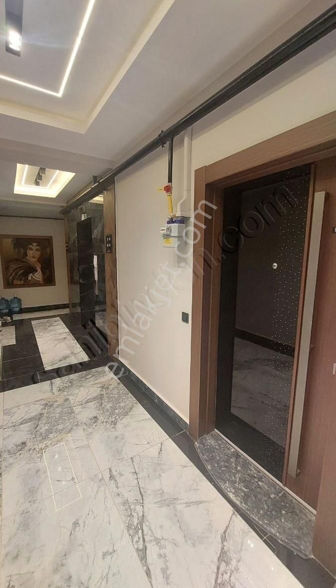 Ege Mahallesinde Havuzlu Sitede Yerden Isıtmalı 2+1 Bahçe Katı..
