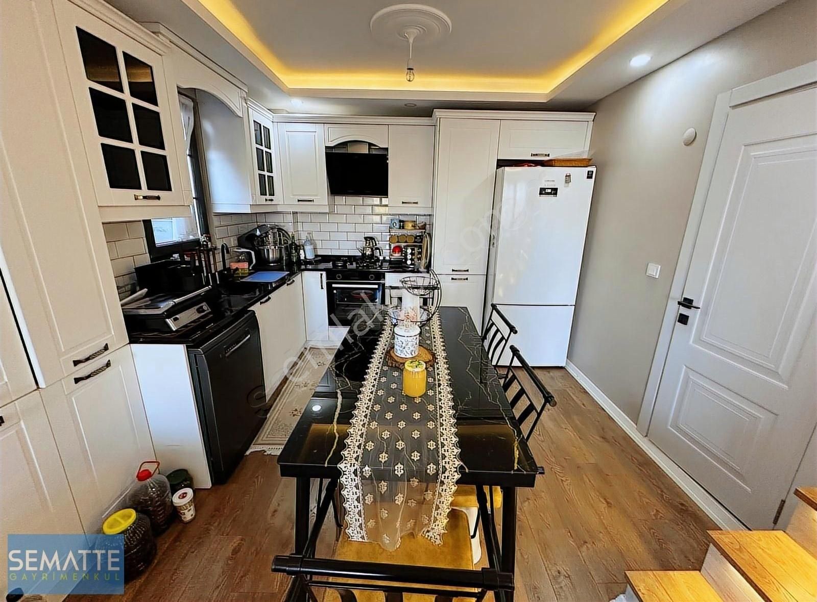 Marmara Ereğlisi'nde Deniz Manzaralı Triplex Villa - Görsel 13