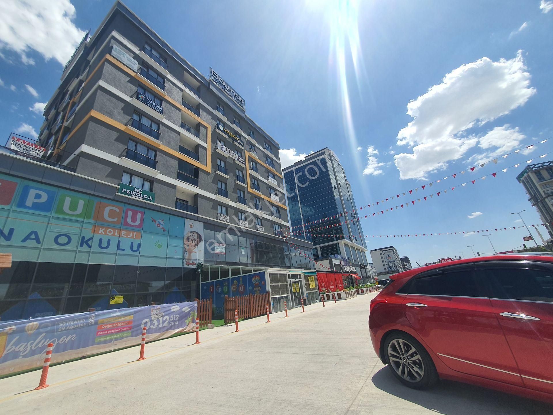 Yeşilova'da Bulvar Cepheli Giyinme Odalı Çift Banyolu Kredi Limitsiz 3+1 Satılık Ofis/daire /marka