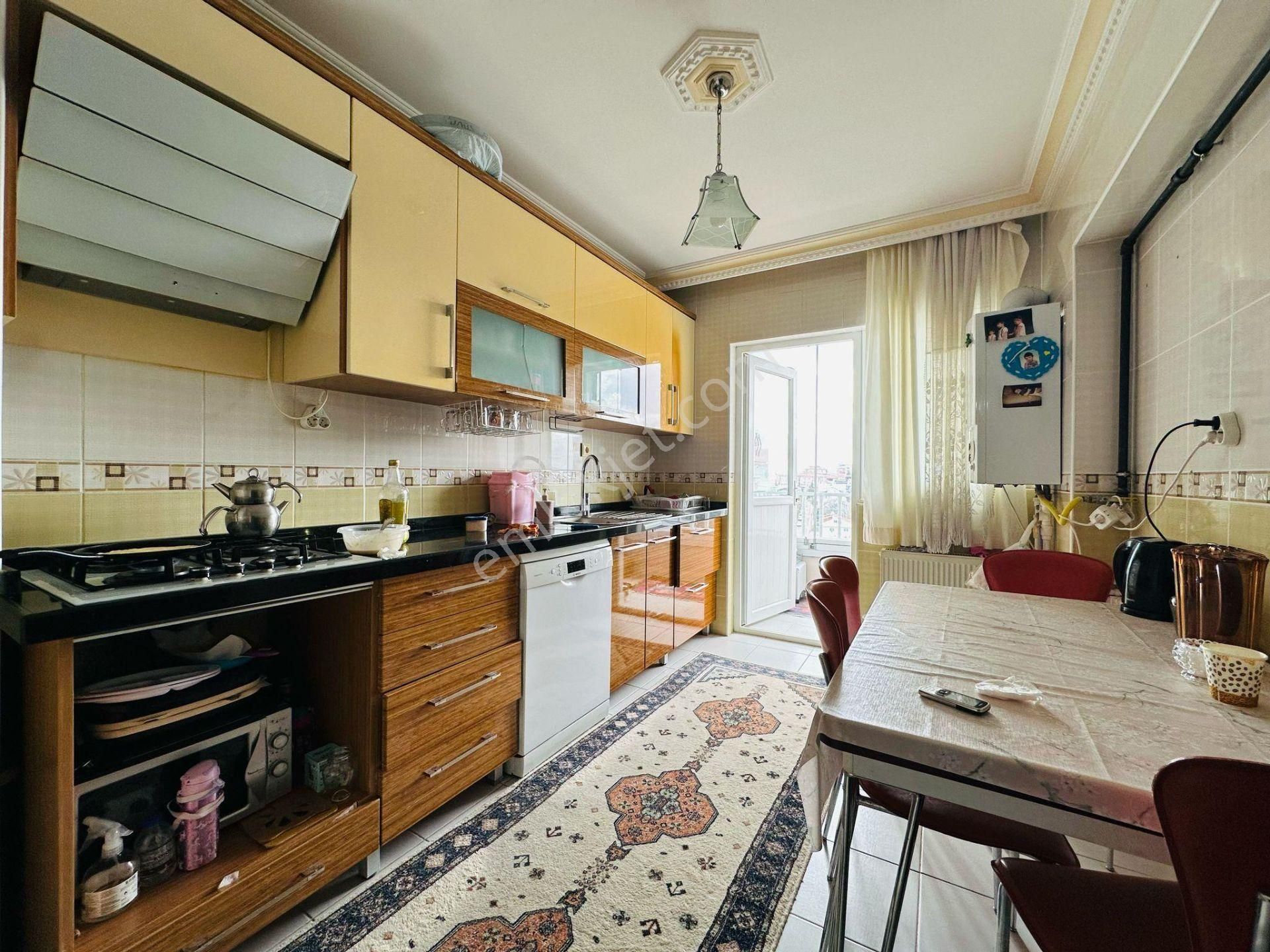 Kalecik Emlak'tan Merkezi Konumda Katta Kilerli 3+1 Yapılı Daire