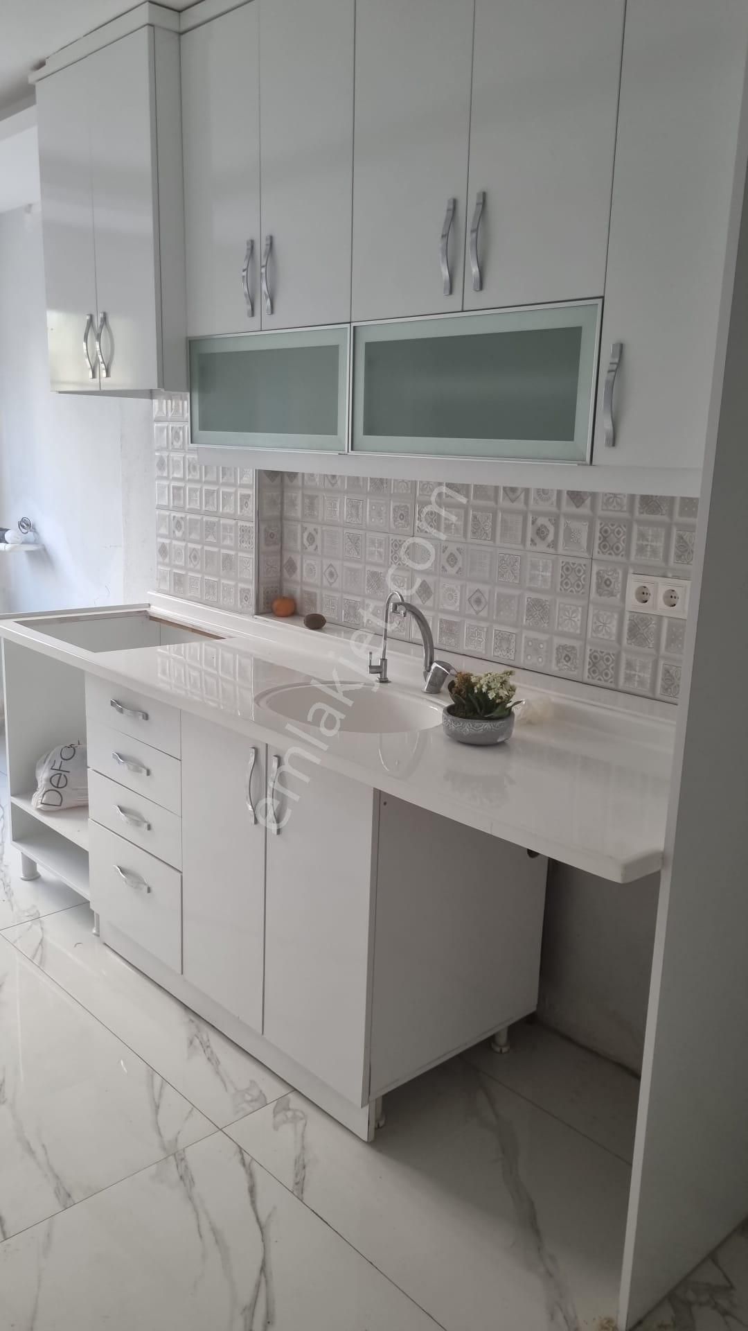 Ofis Daire İşyeri *3+1* Toros Mah* 200m2 *kapalı Mutfak* 2 Banyo İçi Yapılı Apt.ayrı Girişli 0 Daıre