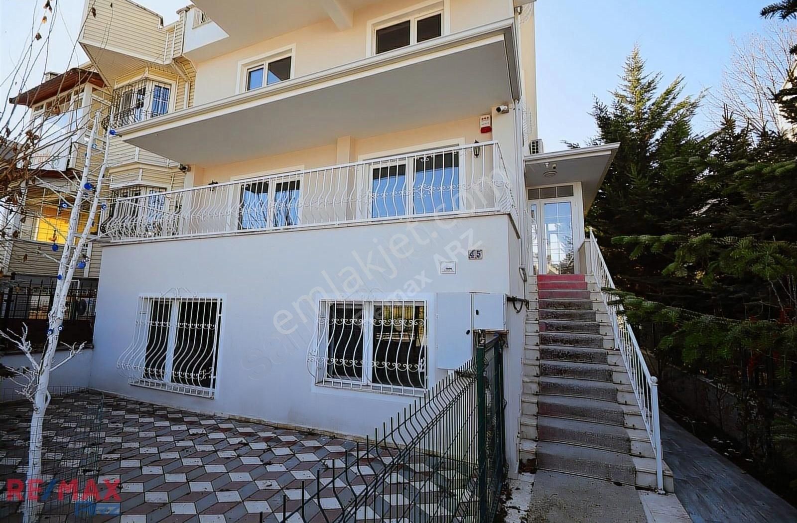 Çayyolu İlko'da Cadde Üzeri Asansörlü Satılık Boş Villa