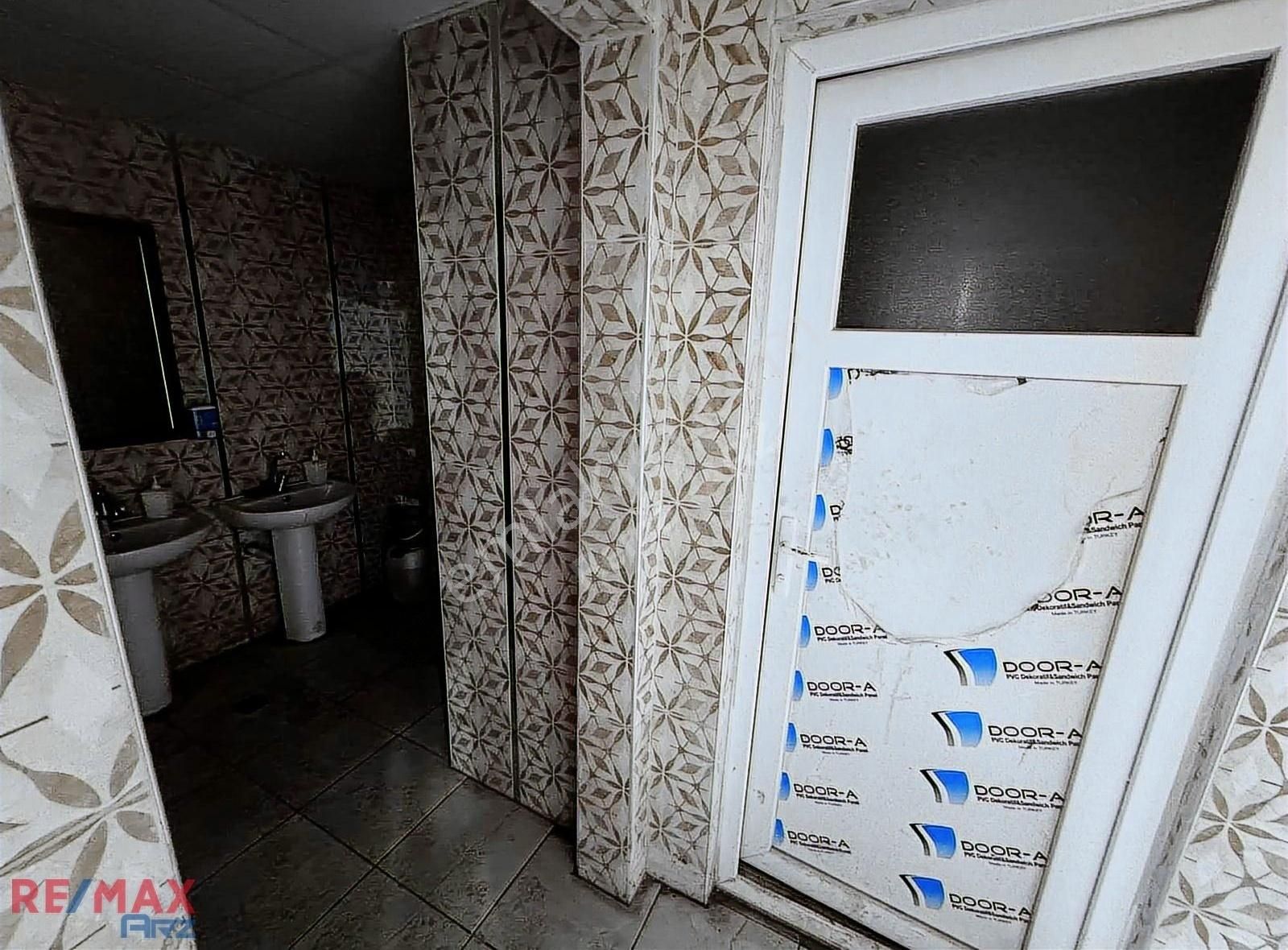 Batı Prestij Ticaret Merkezinde 650 M2 Dükkan