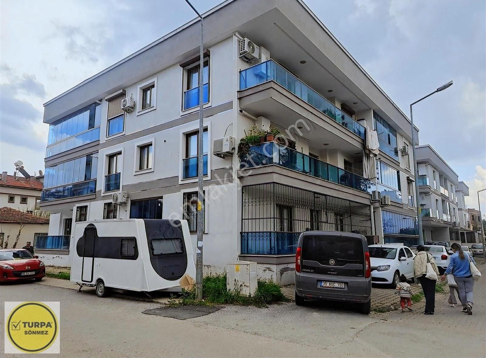 Turpa Sönmezden Açık Mutfak E. Banyolu Giriş Kat 2+1 Daire